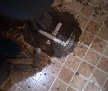 科尔沁左翼中卫生间漏水维修公司为您分享下卫生间渗水如何处理及注意事项